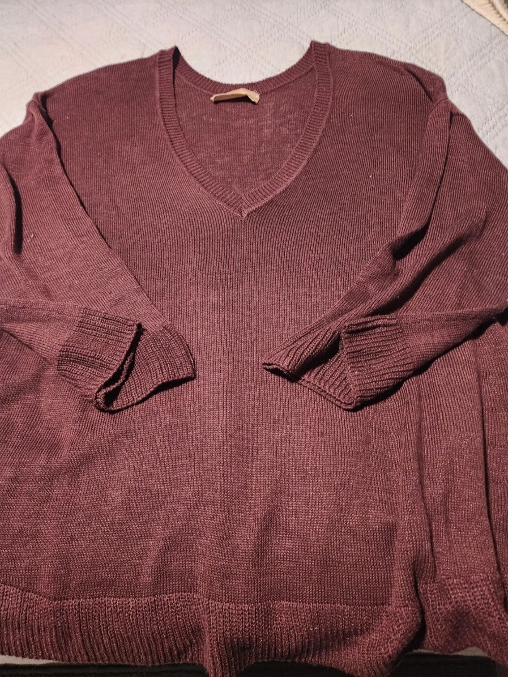 Womens V-Neck Sweater in Burgundy